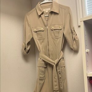 Michael Kors Beige elegant Midi belt dress